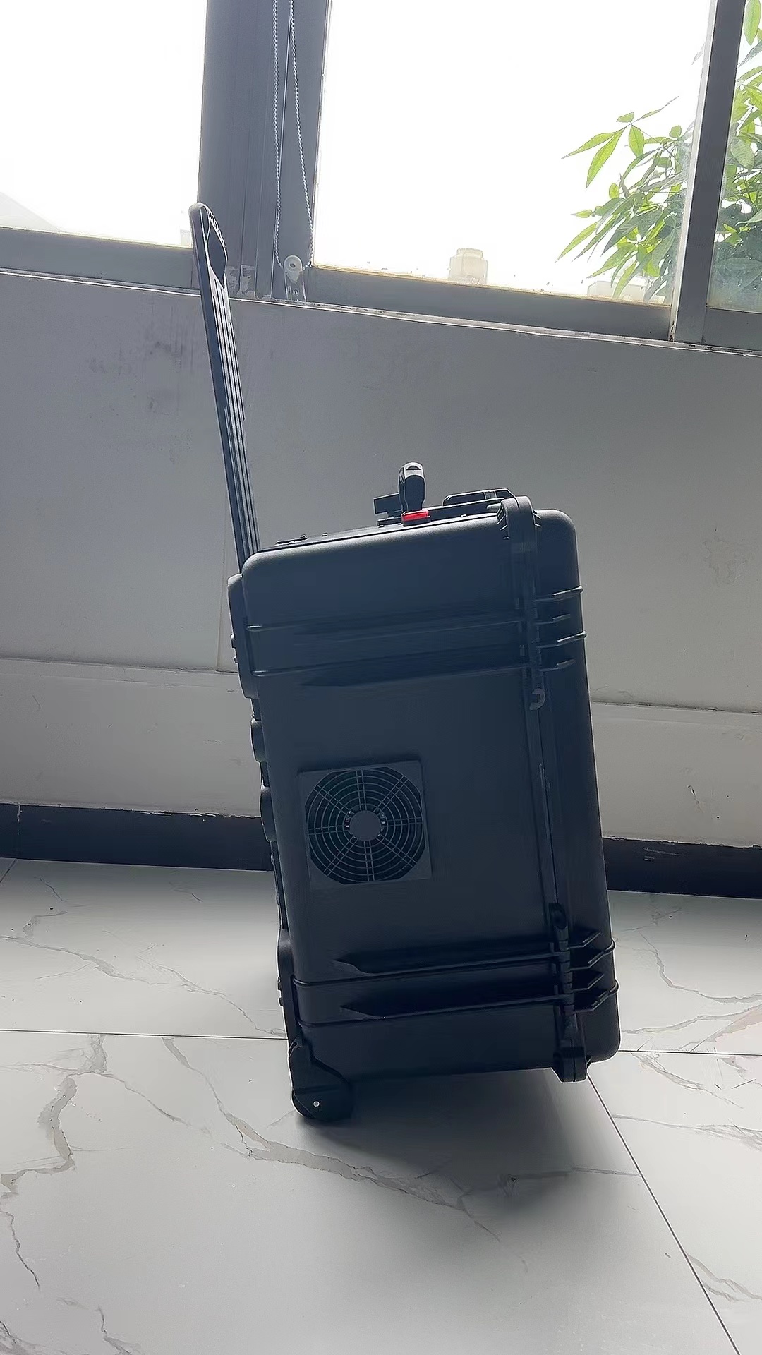 翠峦手拉箱型移动通信干扰器